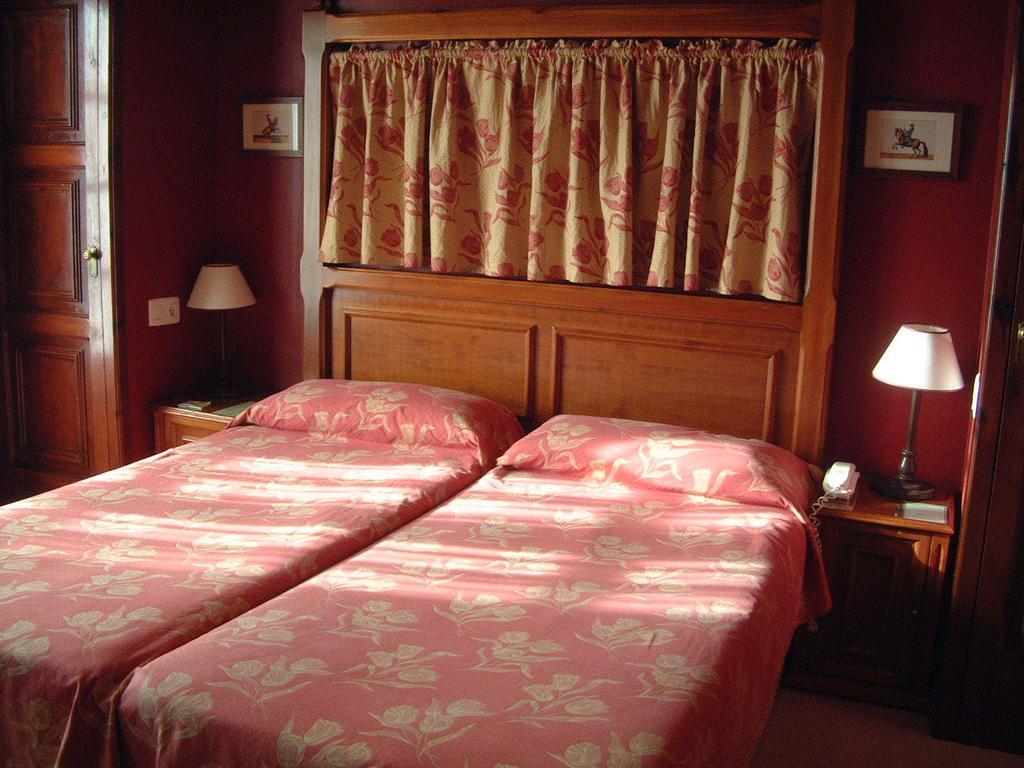 Husa Sant Bernat モンセニー 部屋 写真